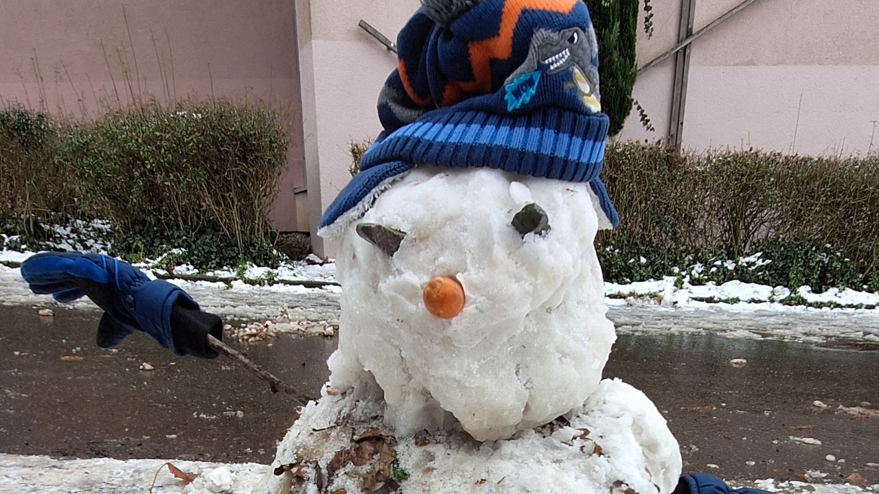 Winterfreude auf dem Schulhof