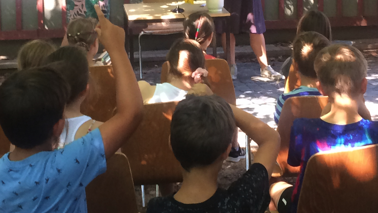 Lesung im Glashaus für die Zweitklässler