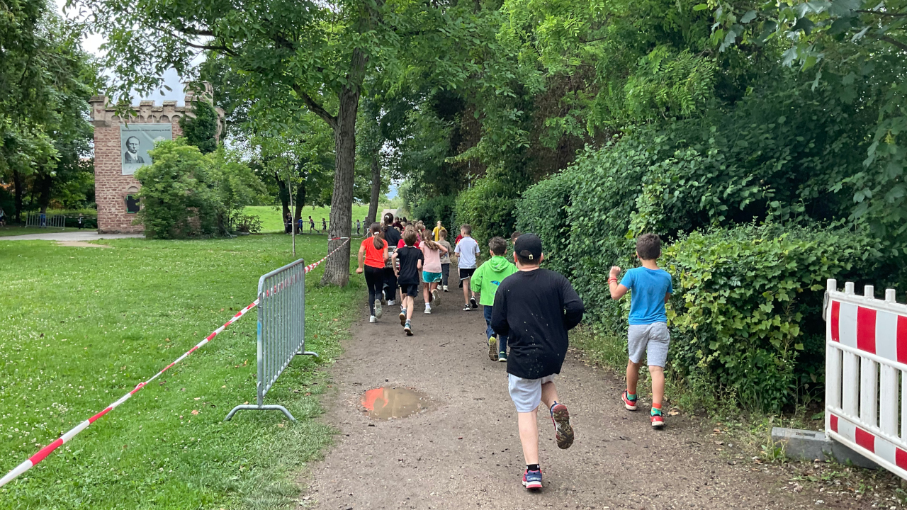 Großer Einsatz für den neuen Schulhof – Sponsorenlauf der DGS